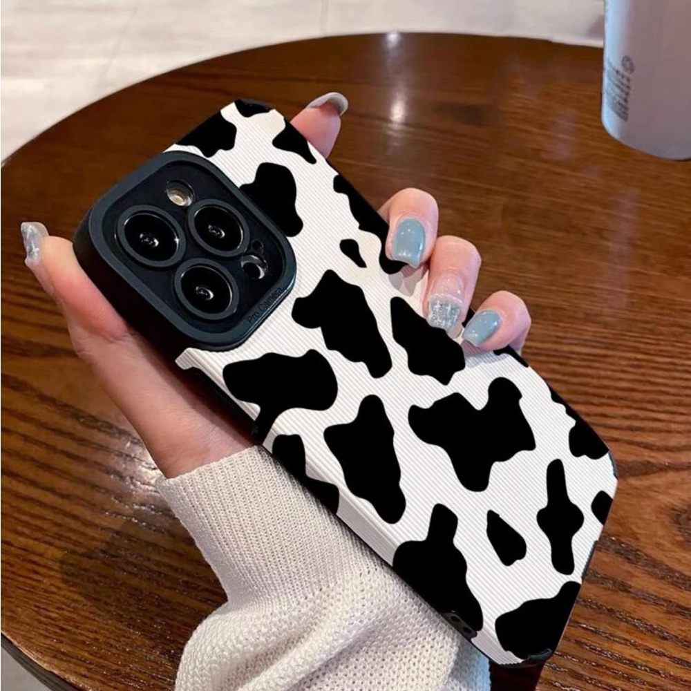 Trendy iPhone Case 📱